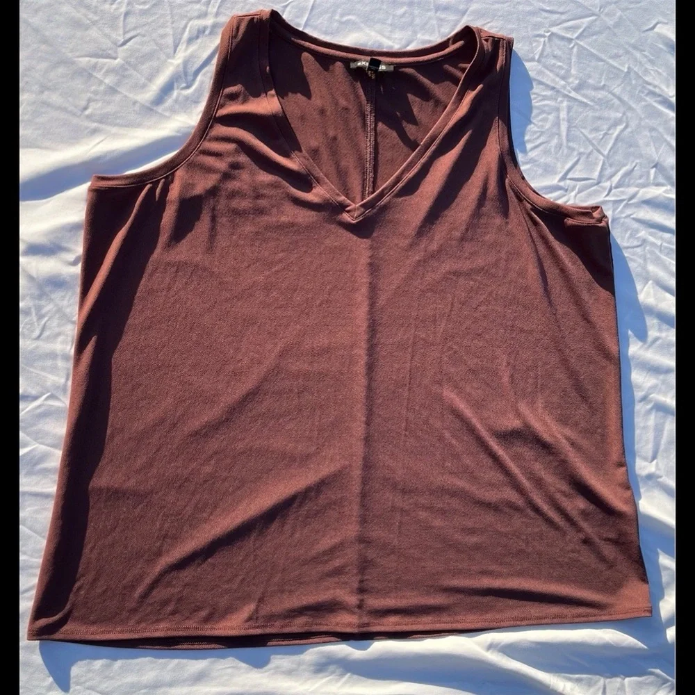 Sleeveless Knit Top - Picture 2 of 7